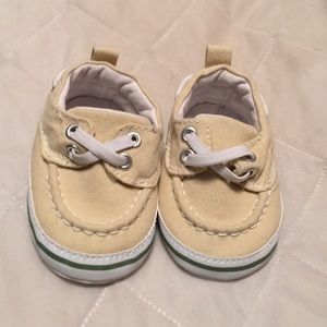 “Luvable Friends” light yellow shoes. 0-6 mos.